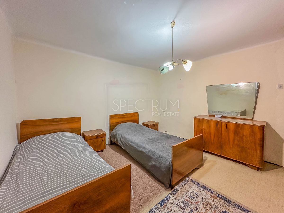 Zona di Verteneglio, casa in pietra con giardino