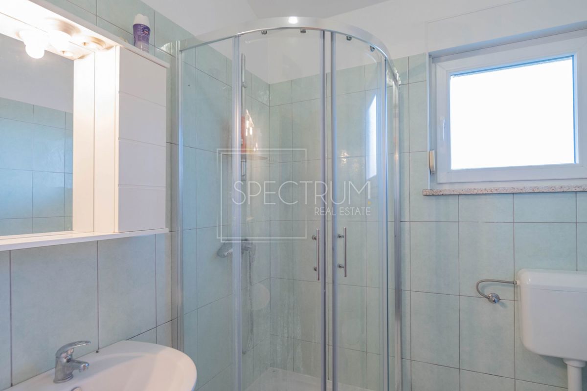 Zona Parenzo, appartamento arredato con vista mare