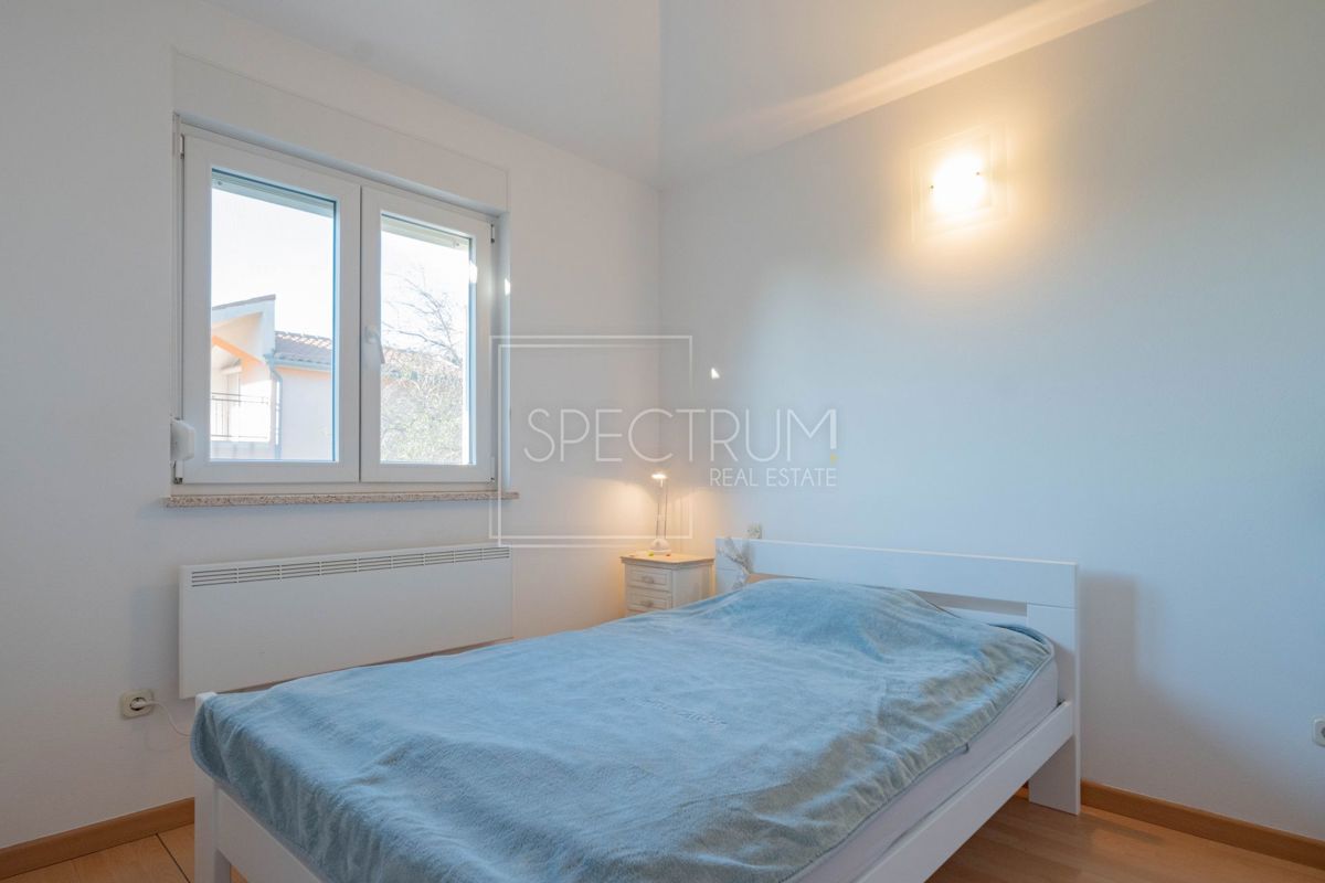 Zona Parenzo, appartamento arredato con vista mare