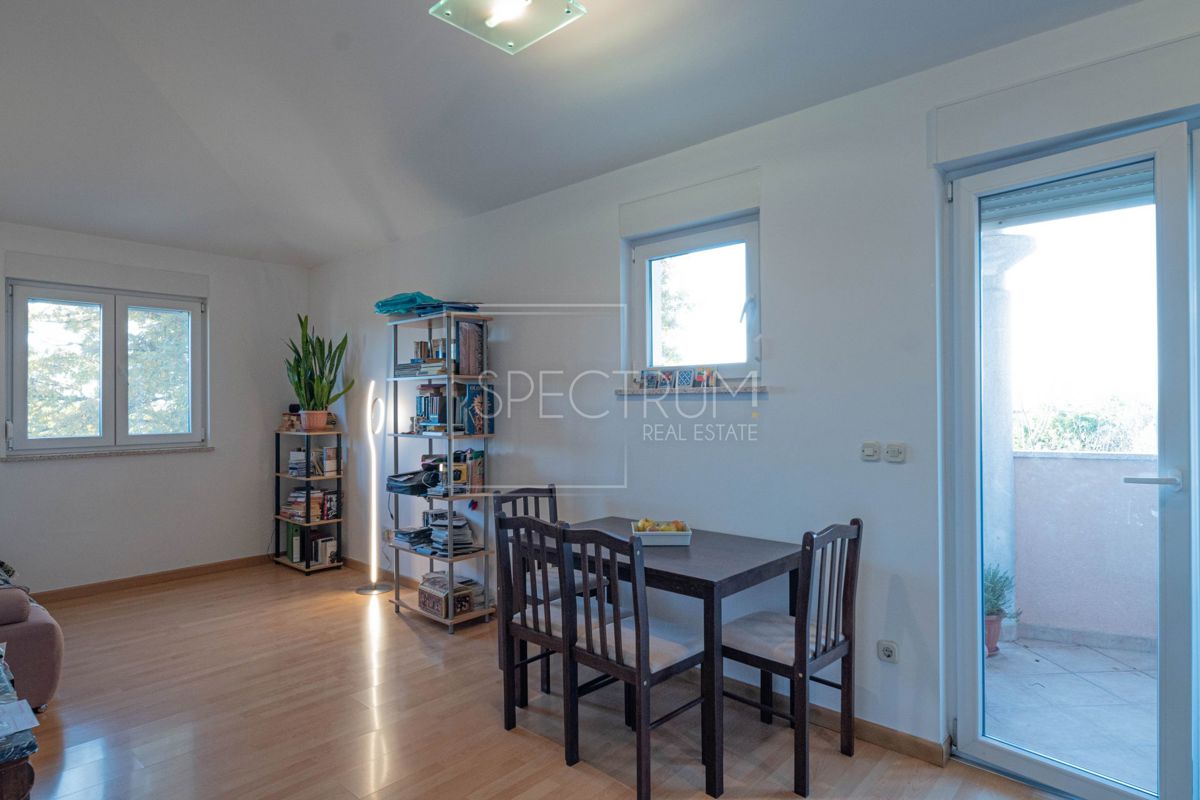 Zona Parenzo, appartamento arredato con vista mare