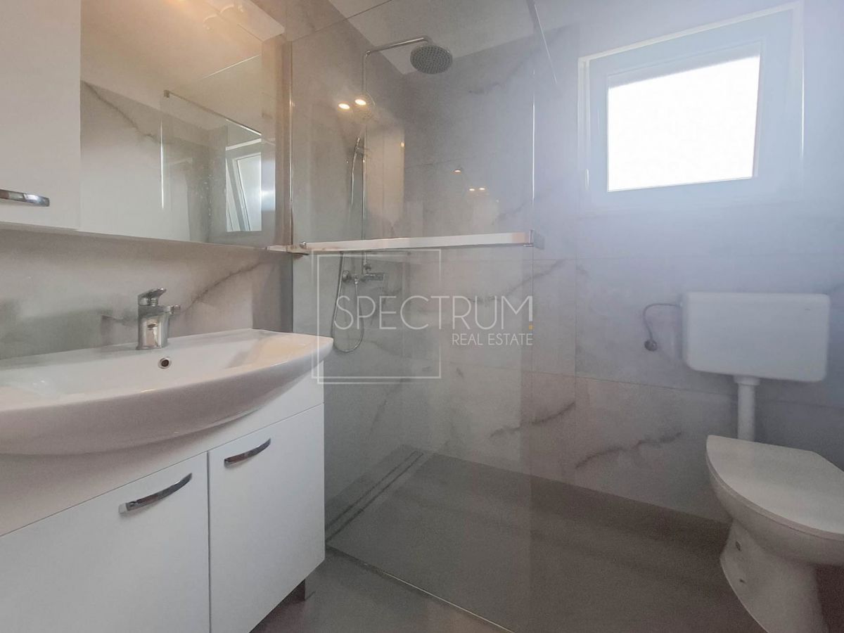 Zona Parenzo, appartamento arredato con vista mare