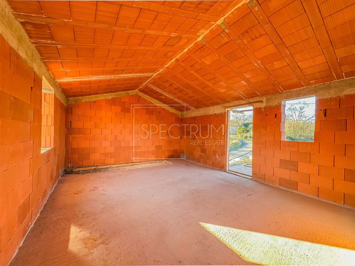 Zona di Caroiba, casa indipendente in posizione tranquilla