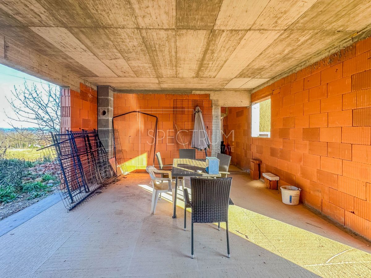 Zona di Caroiba, casa indipendente in posizione tranquilla