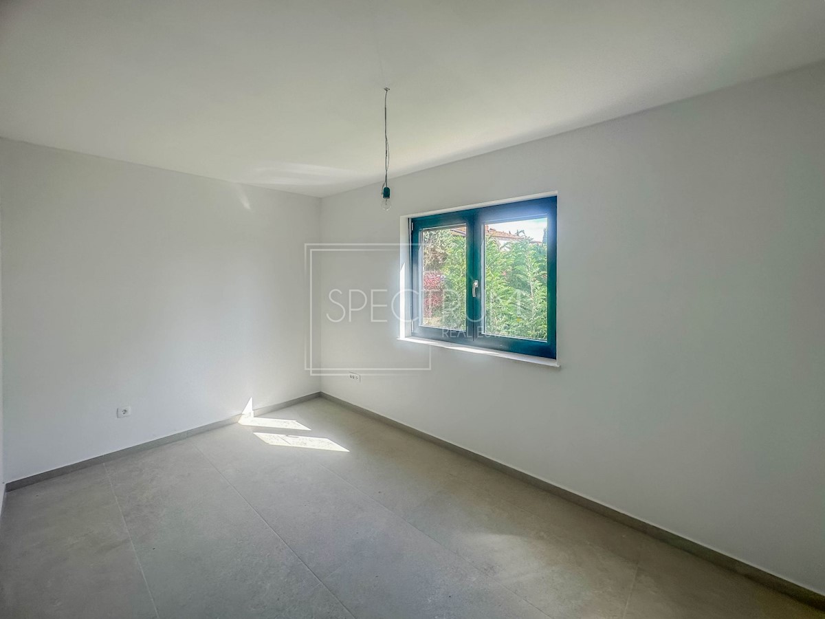 Abrega, nuova costruzione, appartamento al piano terra con giardino