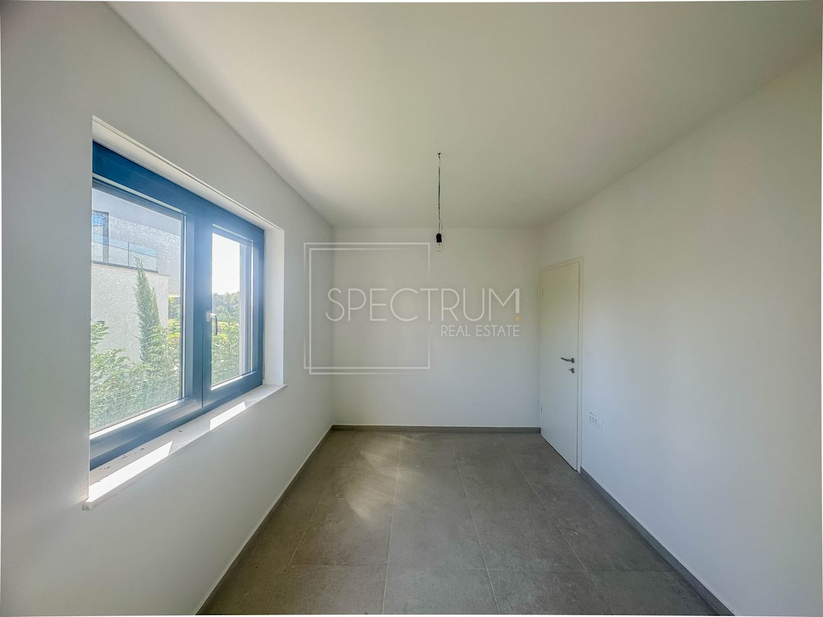 Abrega, nuova costruzione, appartamento al piano terra con giardino