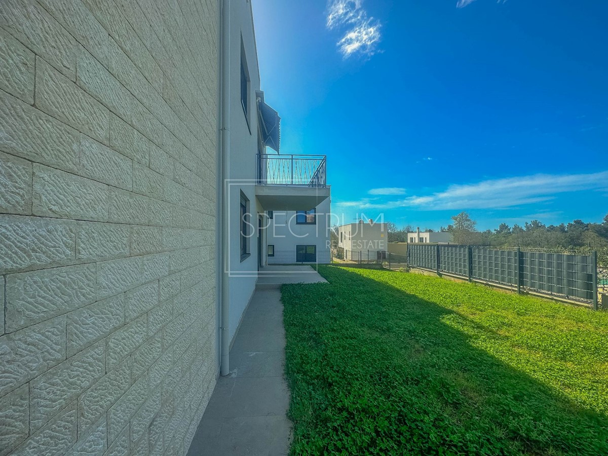 Abrega, nuova costruzione, appartamento al piano terra con giardino