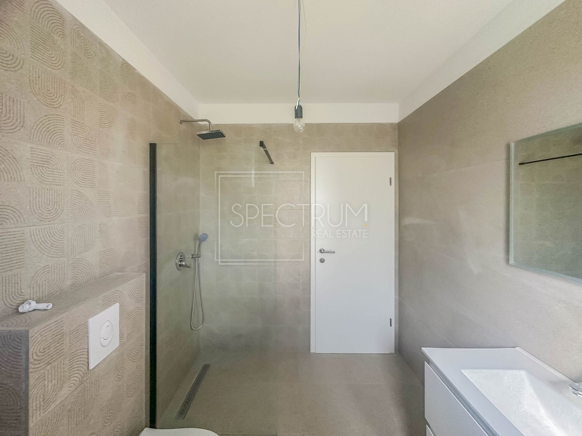 Abrega, nuova costruzione, appartamento al piano terra con giardino