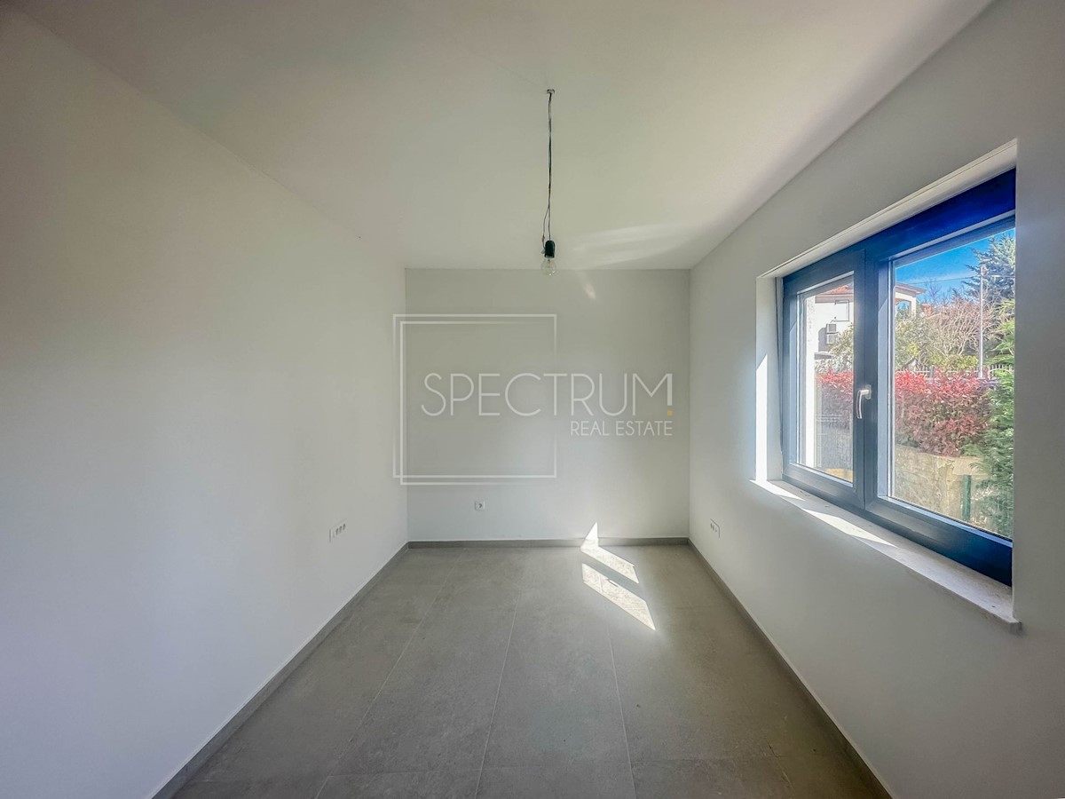 Abrega, nuova costruzione, appartamento al piano terra con giardino