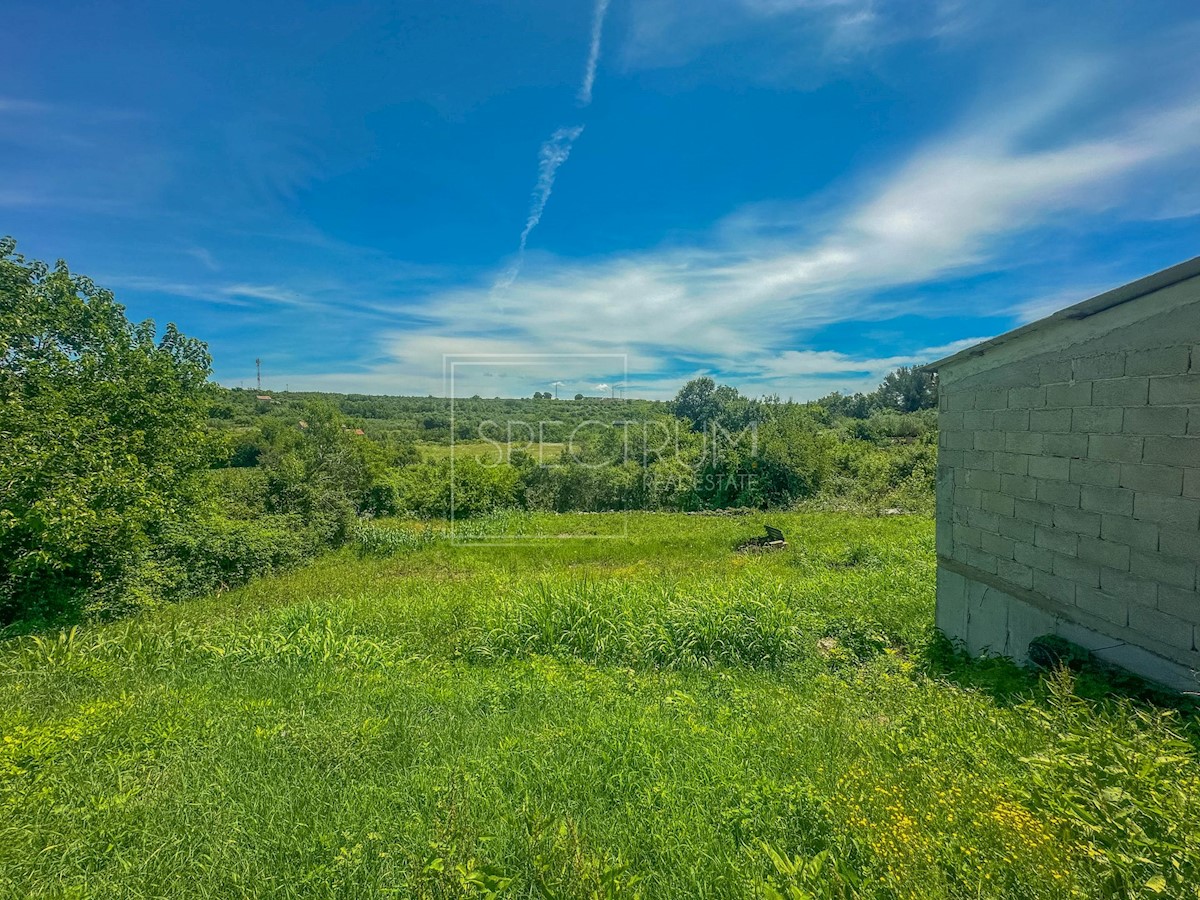 Verteneglio, terreno edificabile con progetto