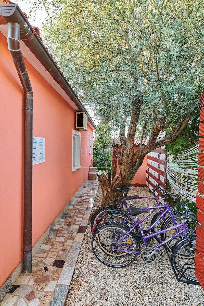 Zona di Umago, casa con piscina