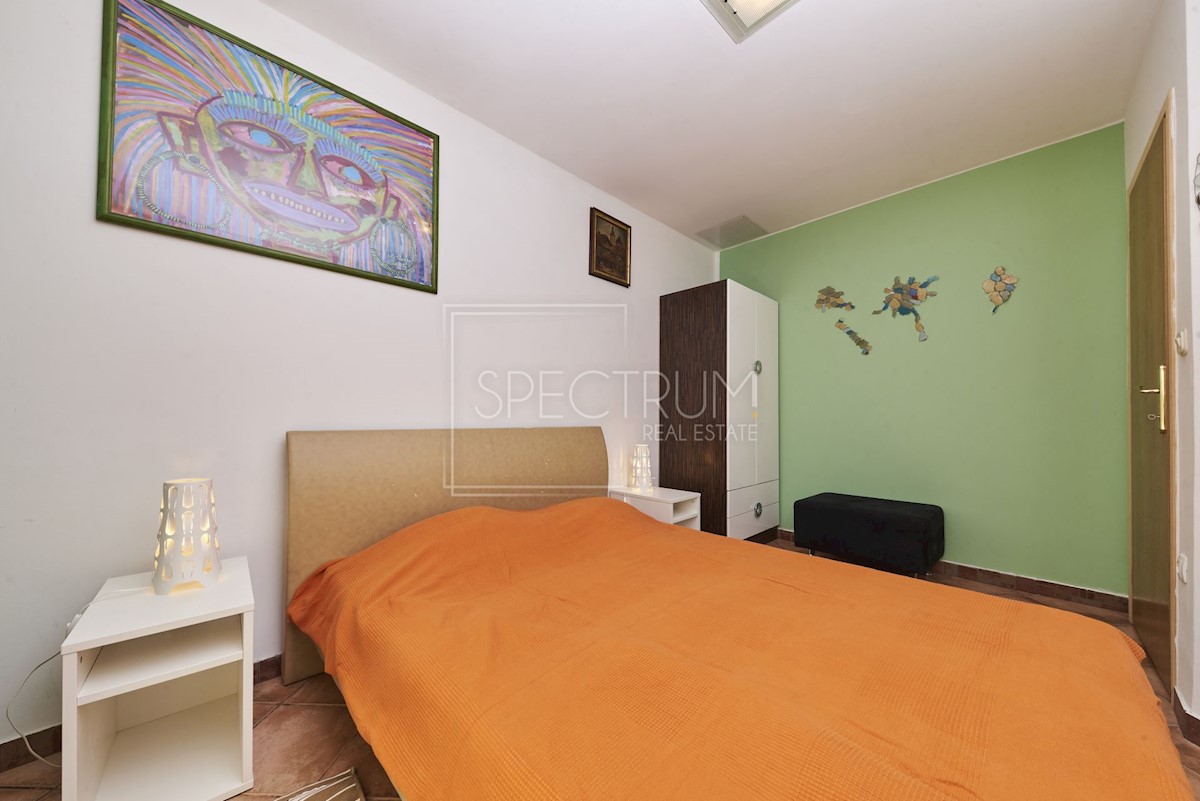 Zona di Umago, casa con piscina