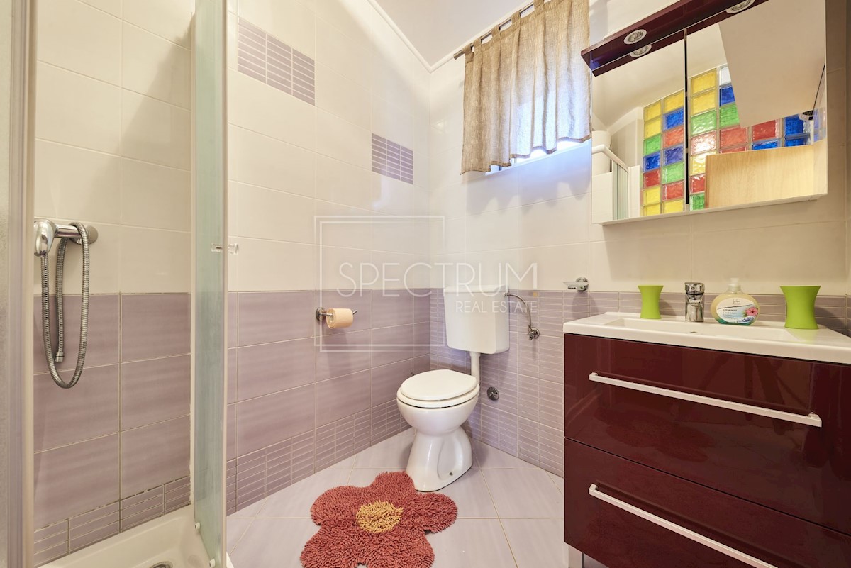 Zona di Umago, casa con piscina