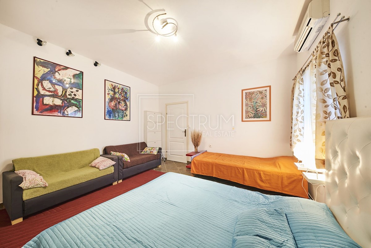 Zona di Umago, casa con piscina