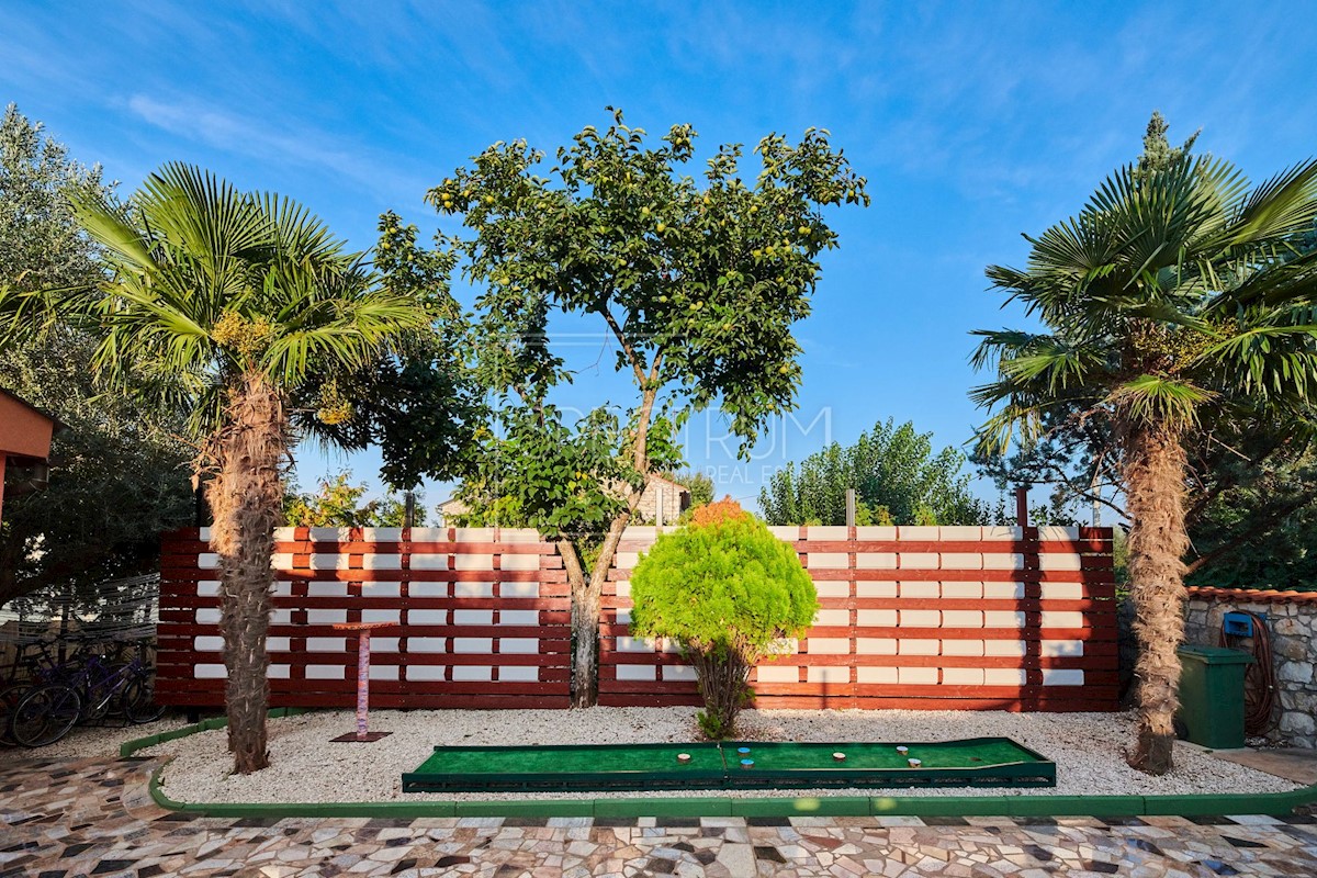 Zona di Umago, casa con piscina
