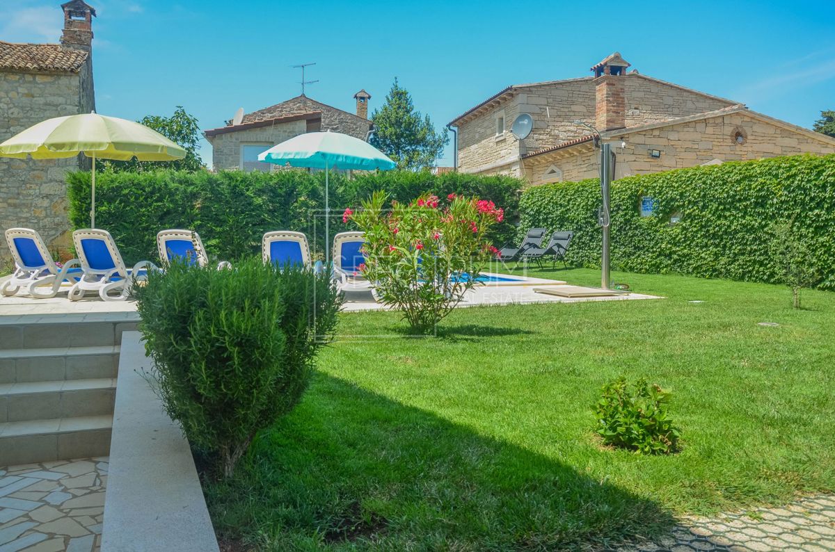 Zona Parenzo, casa in pietra con piscina