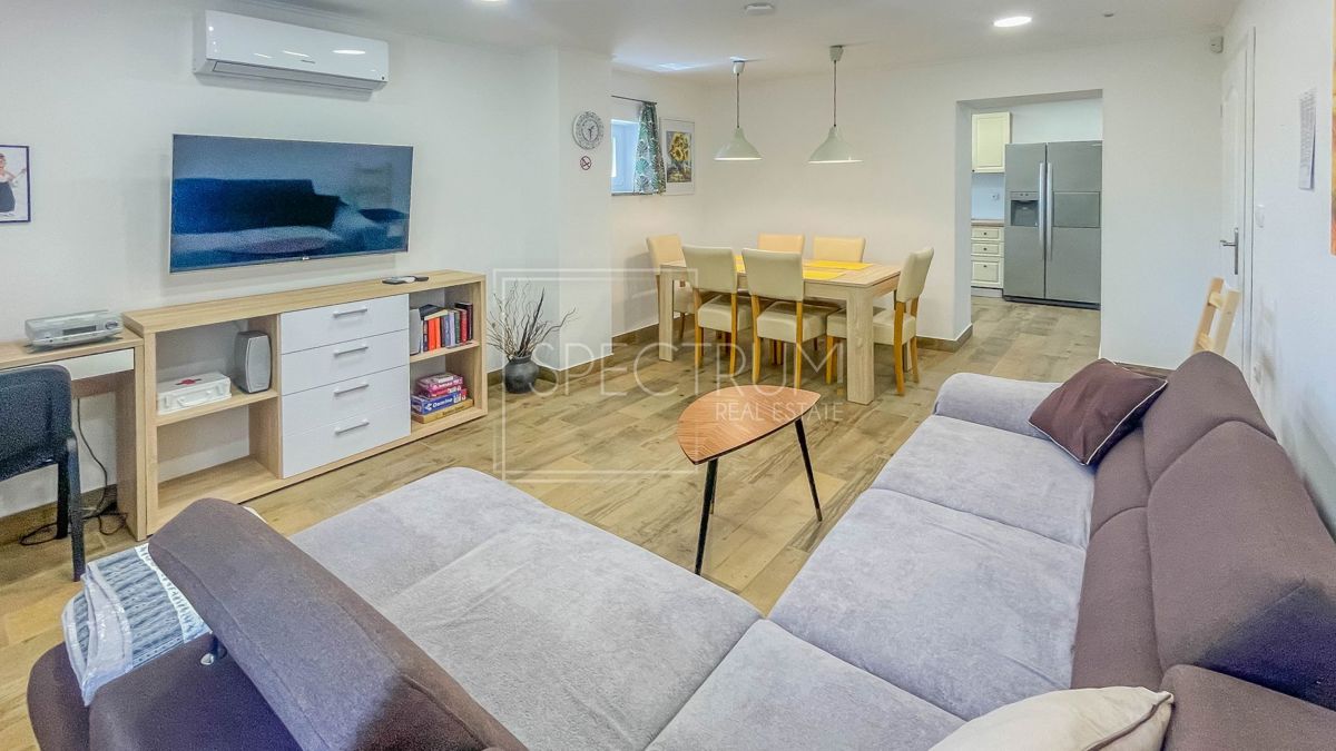 Zona Parenzo, casa in pietra con piscina