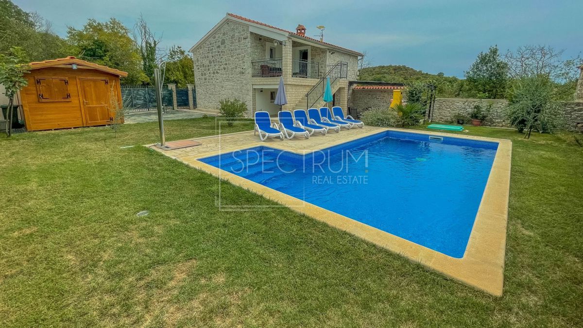 Zona Parenzo, casa in pietra con piscina