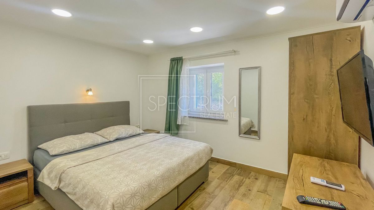 Zona Parenzo, casa in pietra con piscina