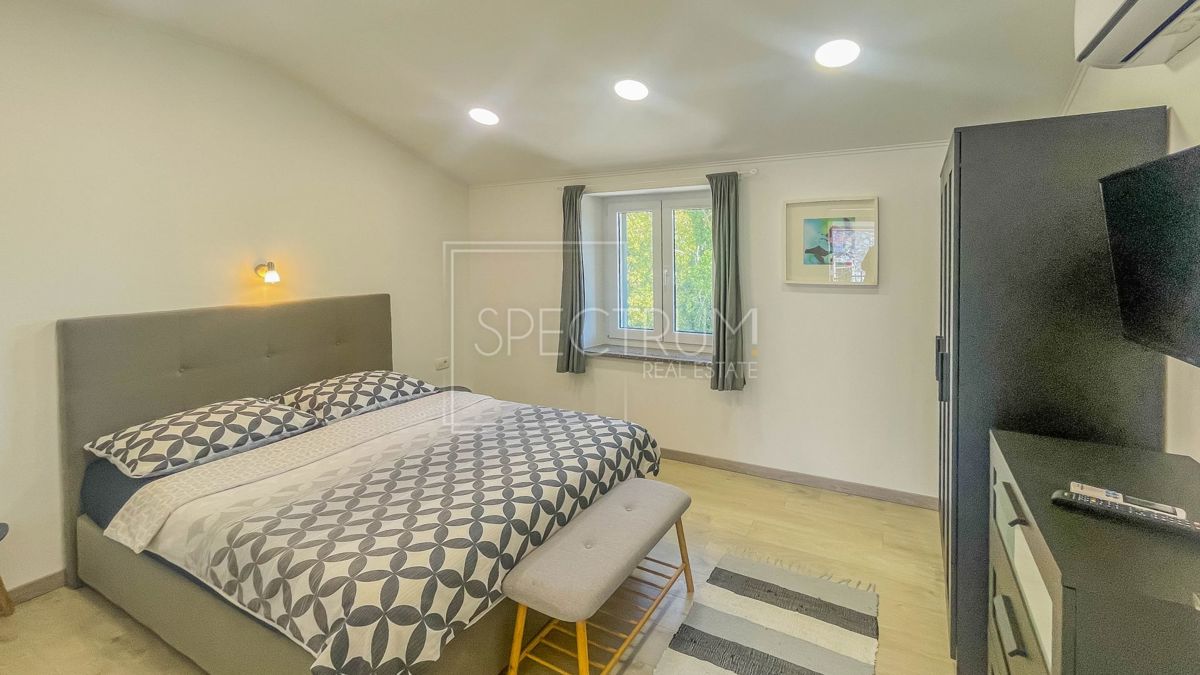 Zona Parenzo, casa in pietra con piscina