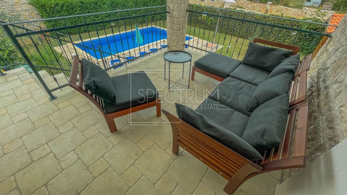 Zona Parenzo, casa in pietra con piscina