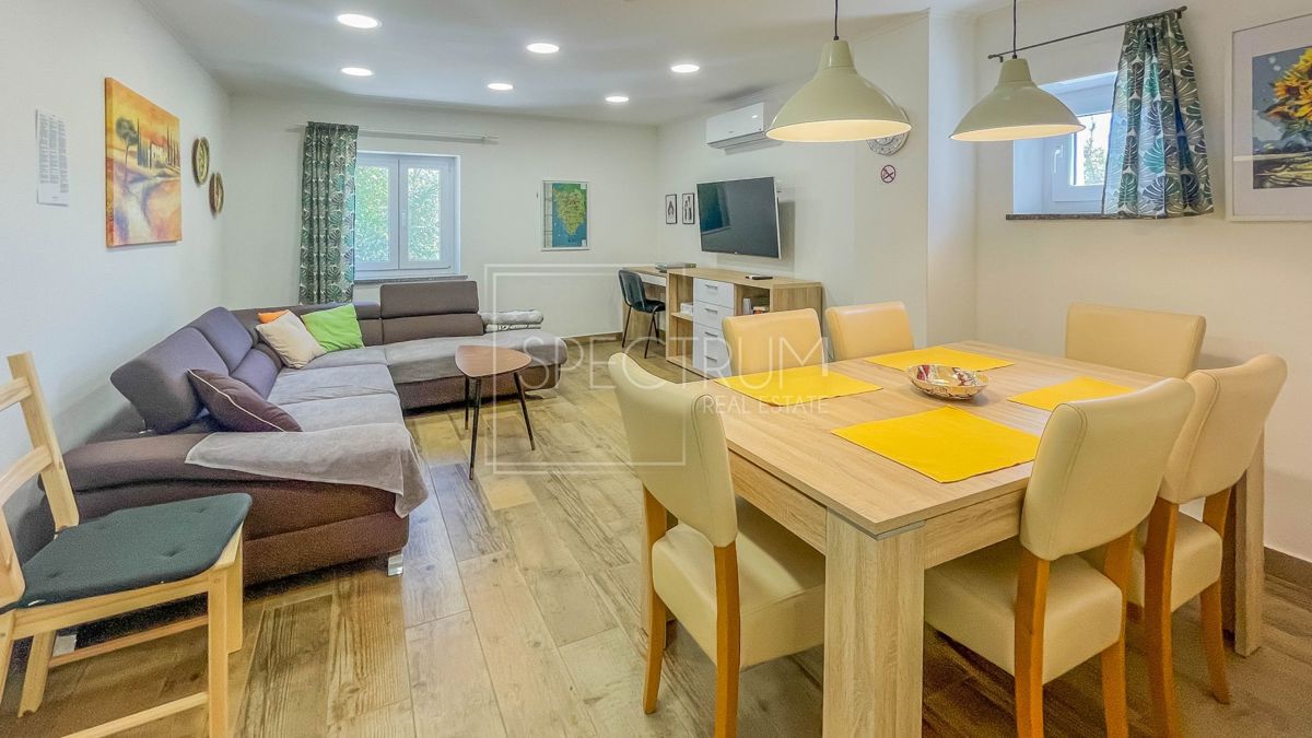 Zona Parenzo, casa in pietra con piscina