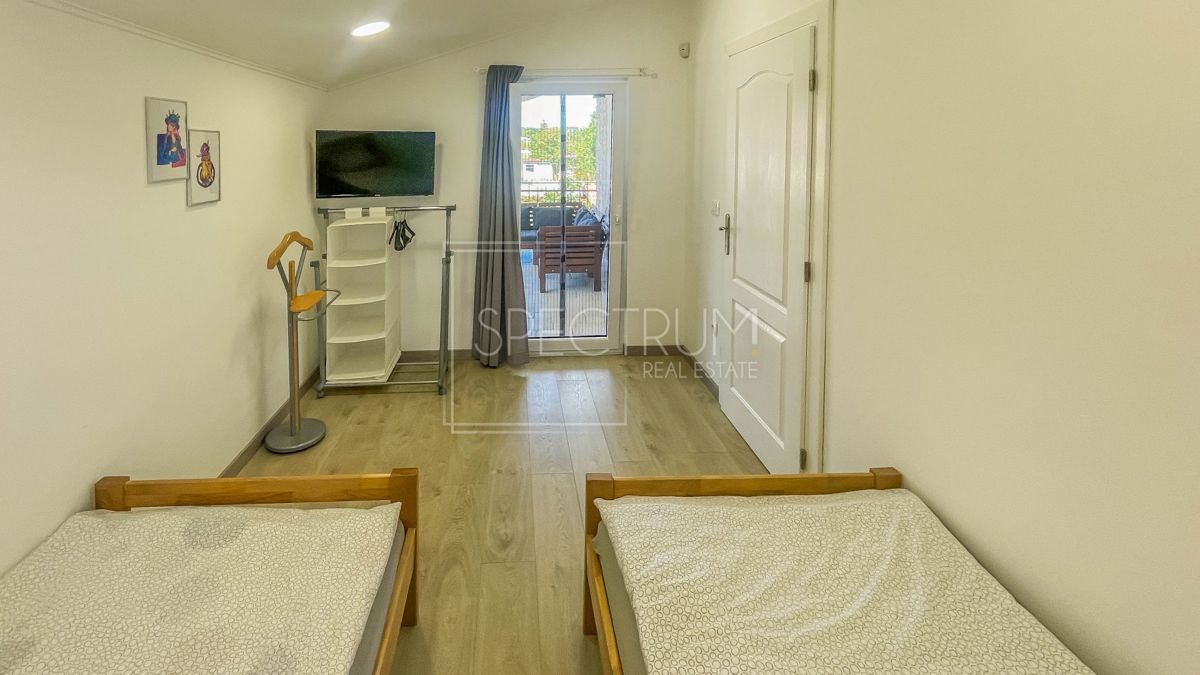 Zona Parenzo, casa in pietra con piscina