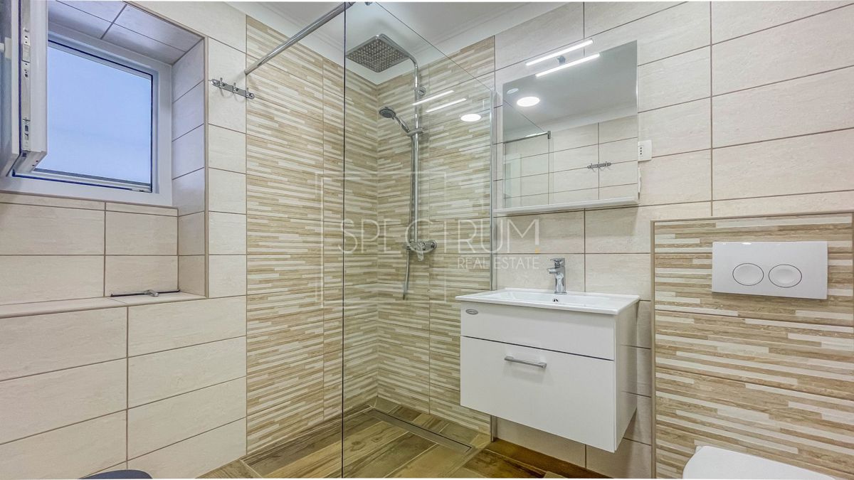 Zona Parenzo, casa in pietra con piscina