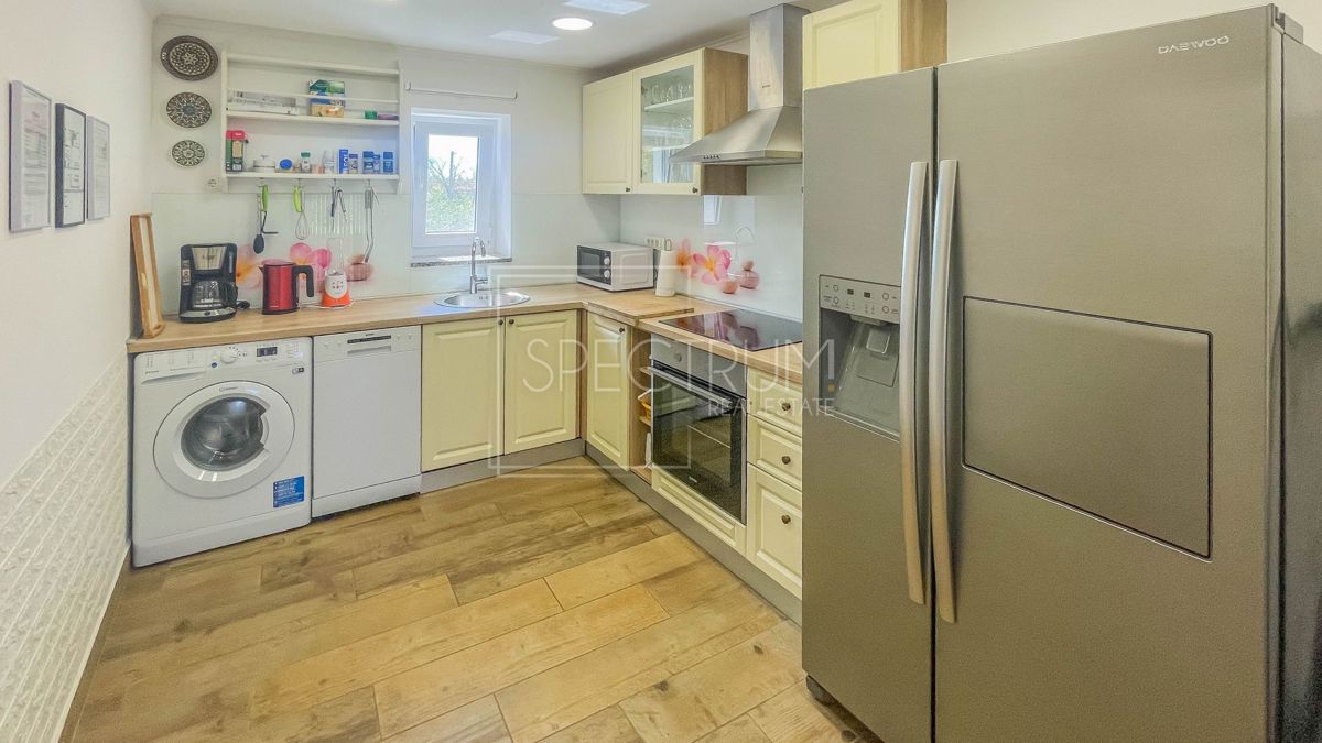 Zona Parenzo, casa in pietra con piscina