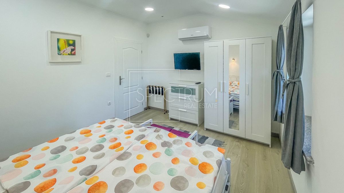 Zona Parenzo, casa in pietra con piscina