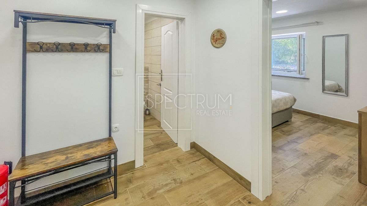 Zona Parenzo, casa in pietra con piscina