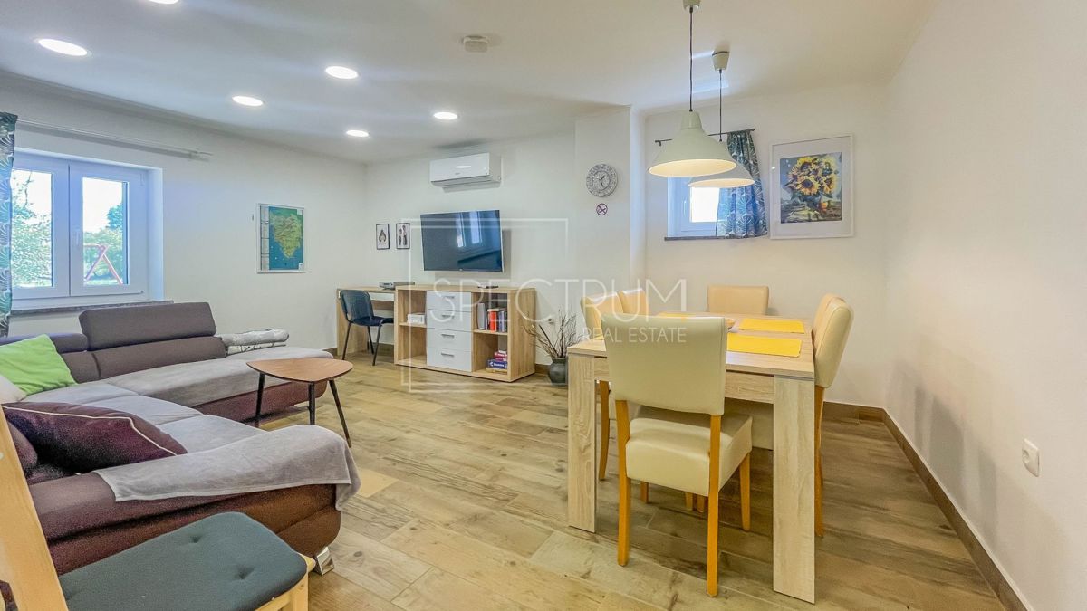 Zona Parenzo, casa in pietra con piscina