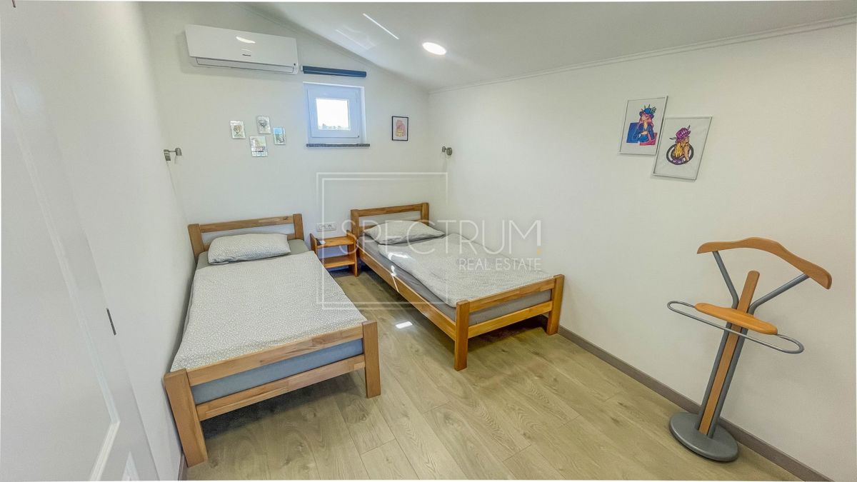 Zona Parenzo, casa in pietra con piscina