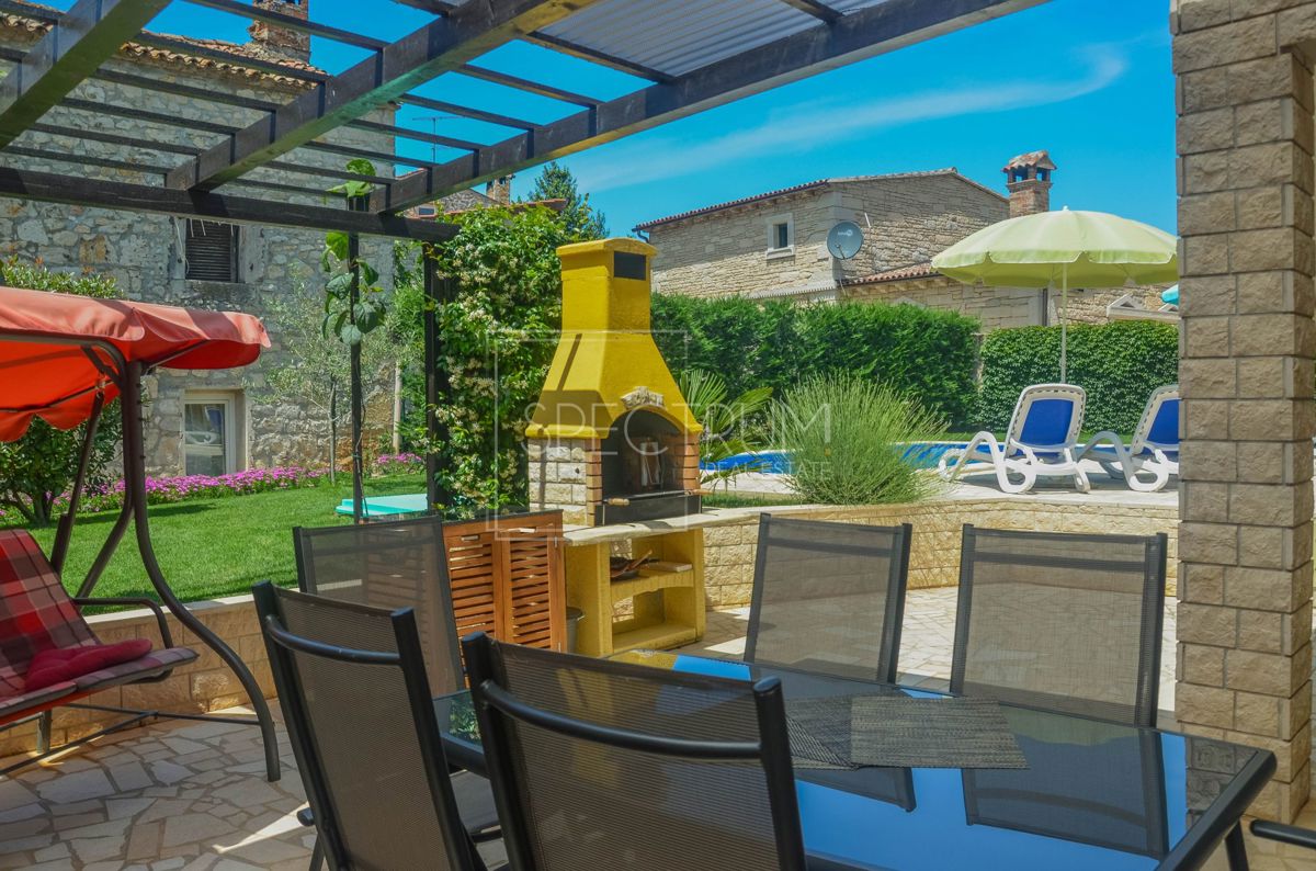 Zona Parenzo, casa in pietra con piscina