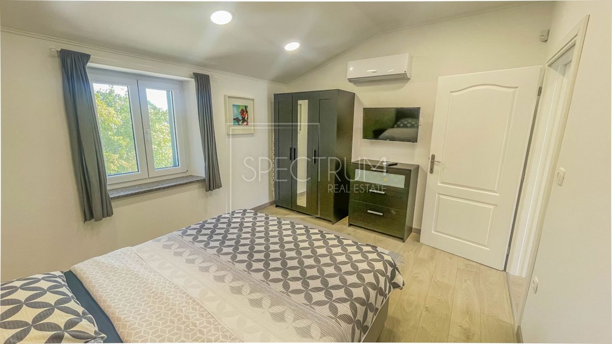 Zona Parenzo, casa in pietra con piscina