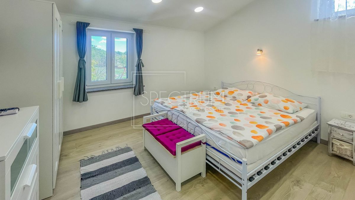 Zona Parenzo, casa in pietra con piscina