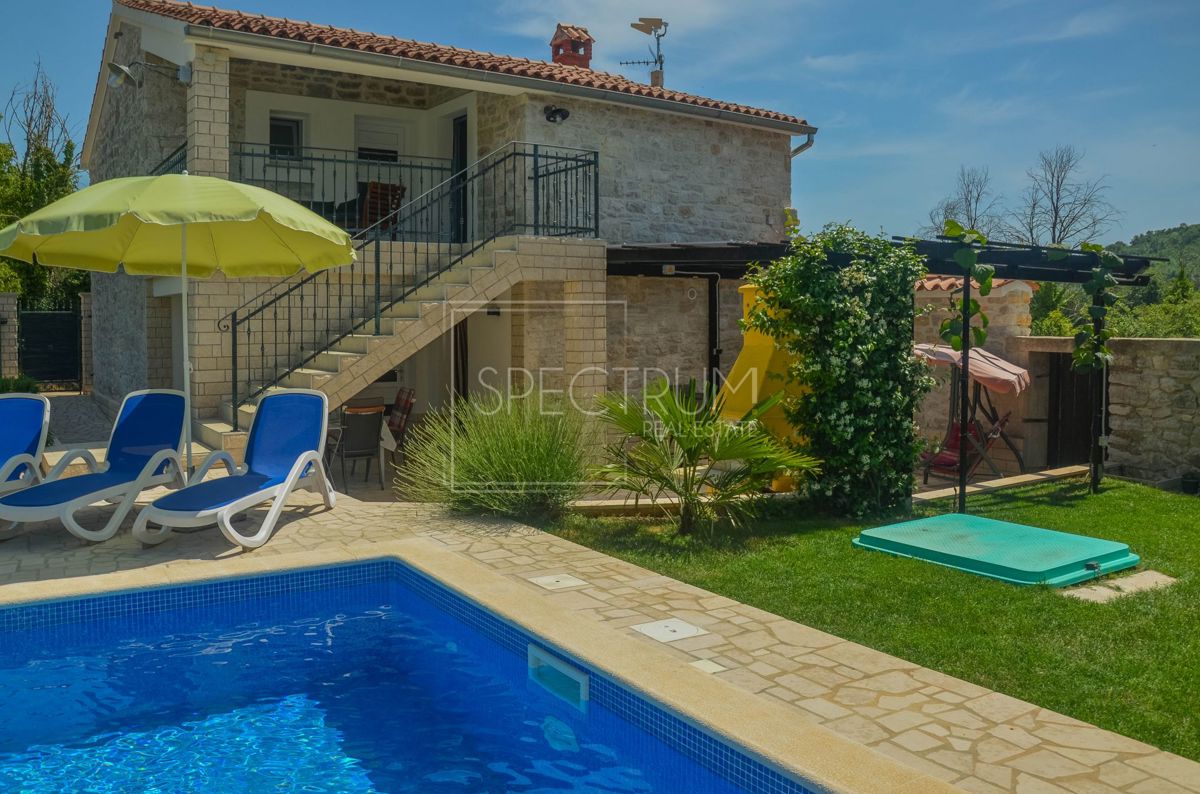 Zona Parenzo, casa in pietra con piscina