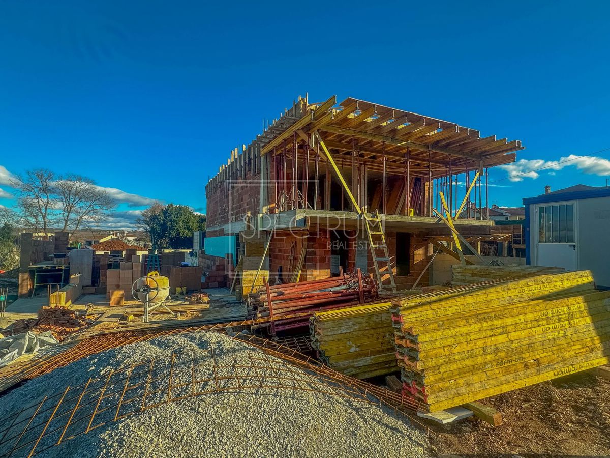 Torre, appartamento al piano terra con piscina