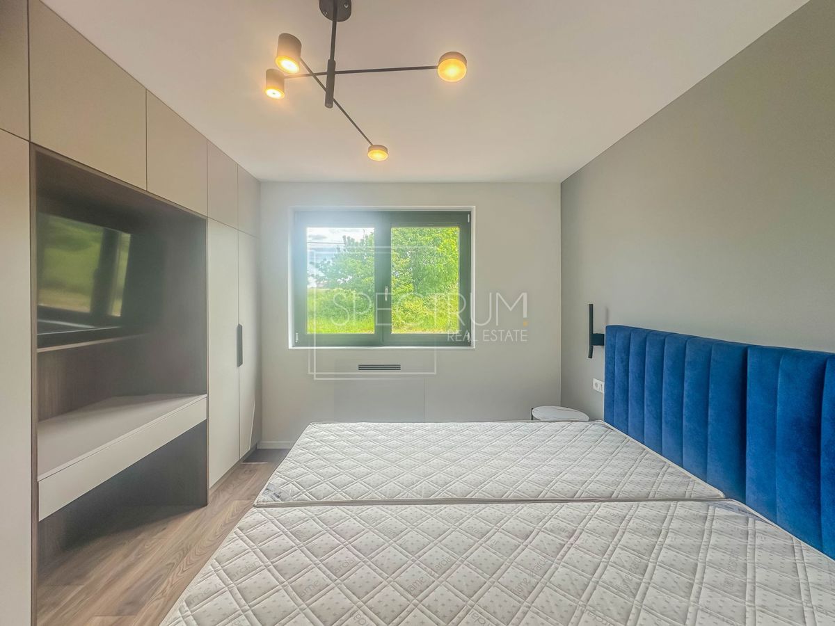 Zona Parenzo, moderno appartamento al piano terra con piscina