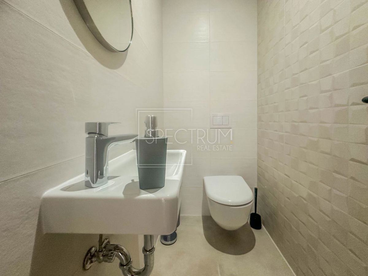 Zona Parenzo, moderno appartamento al piano terra con piscina