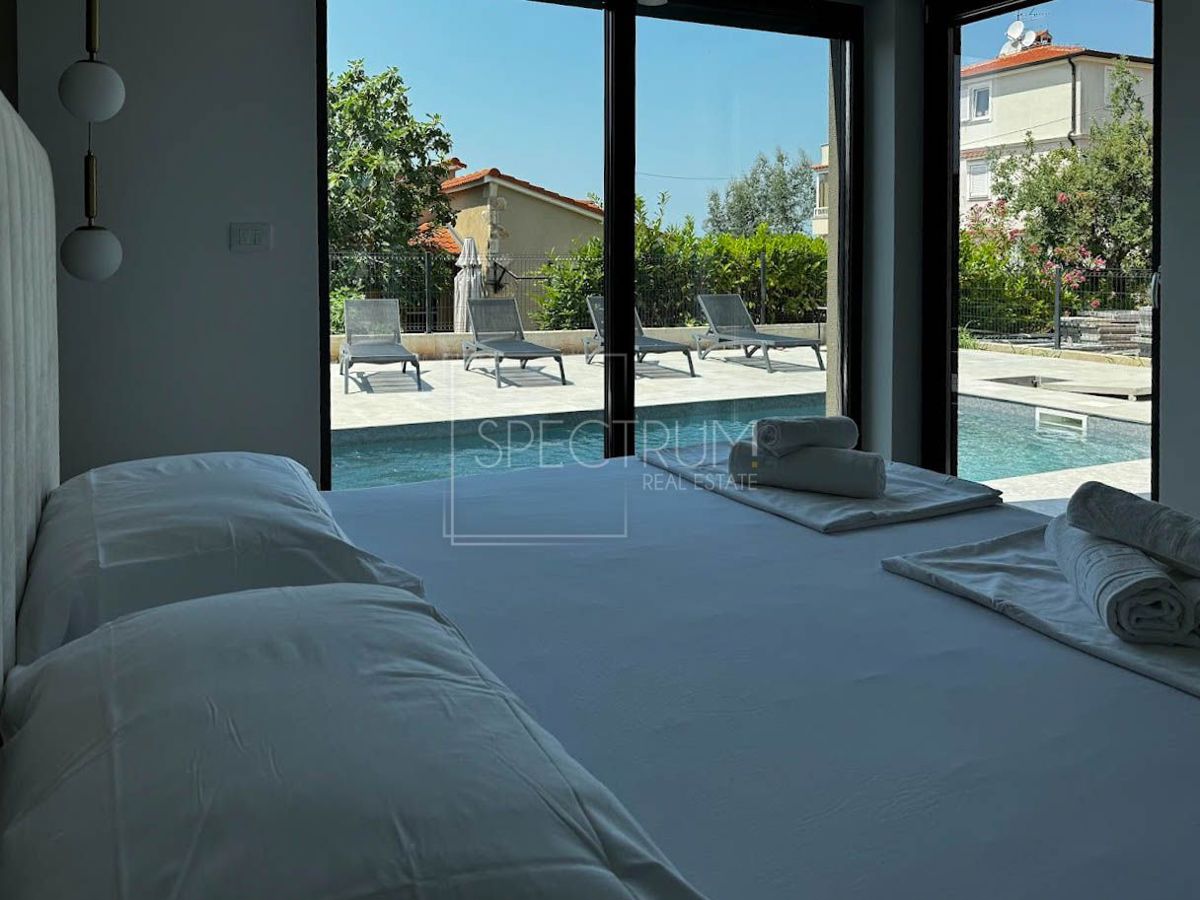 Zona Parenzo, moderno appartamento al piano terra con piscina