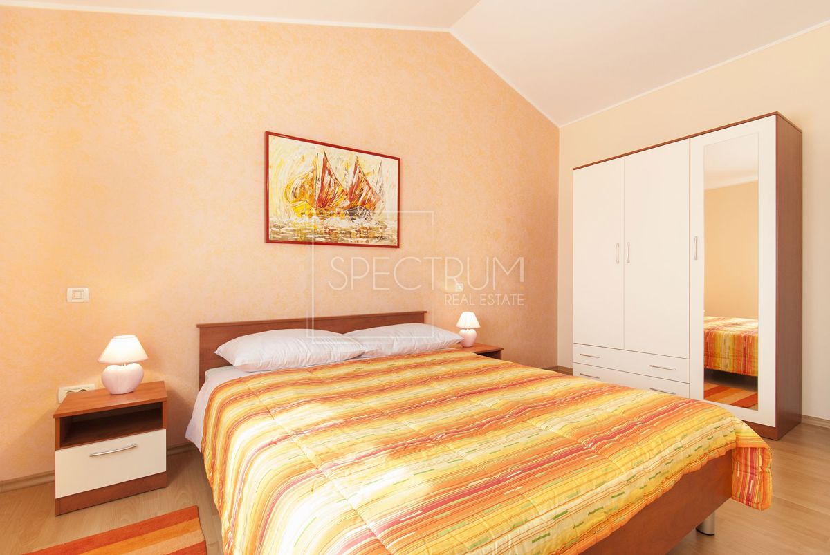 Zona di Antignana, casa indipendente con piscina in posizione tranquilla