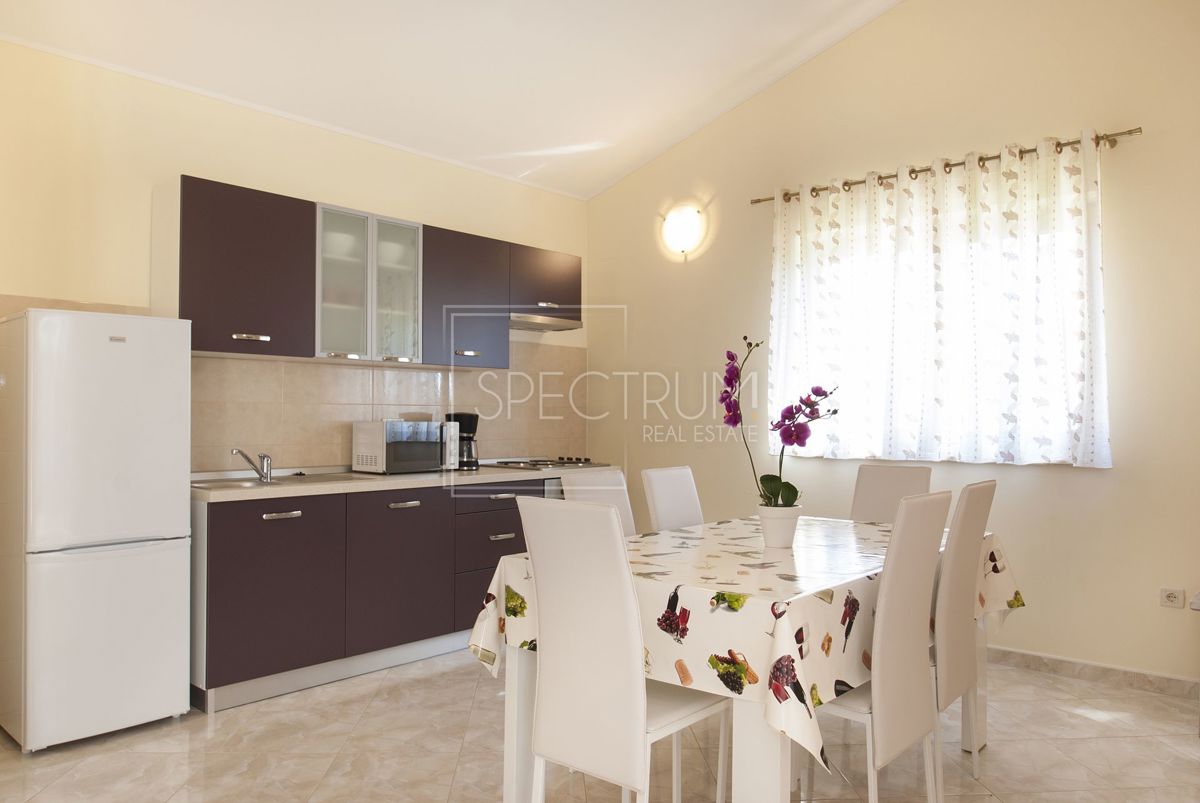 Zona di Antignana, casa indipendente con piscina in posizione tranquilla