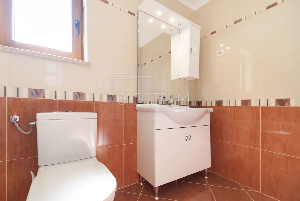 Zona di Antignana, casa indipendente con piscina in posizione tranquilla