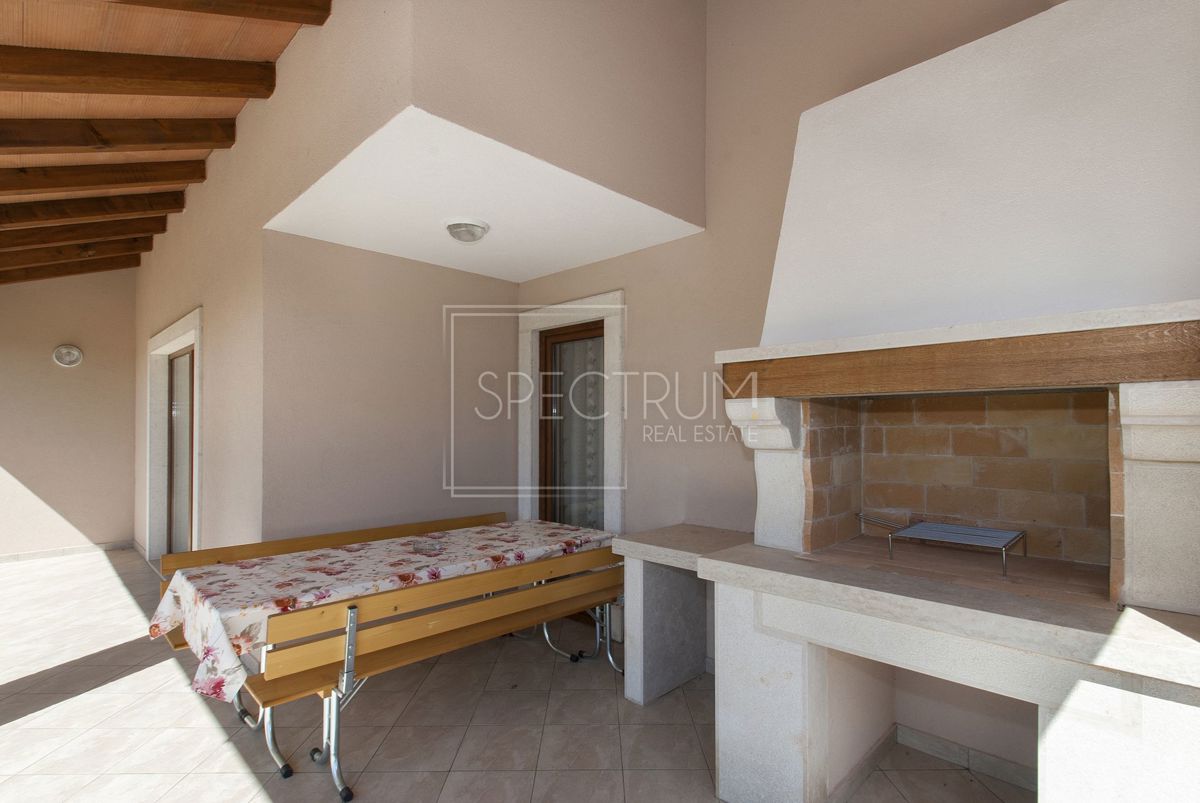 Zona di Antignana, casa indipendente con piscina in posizione tranquilla