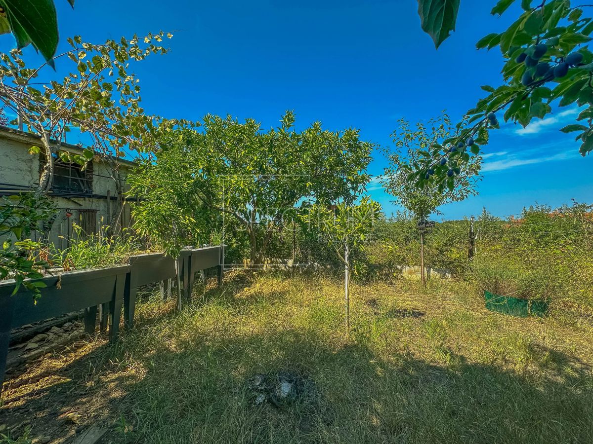 Verteneglio, casa in pietra con garage e vista mare
