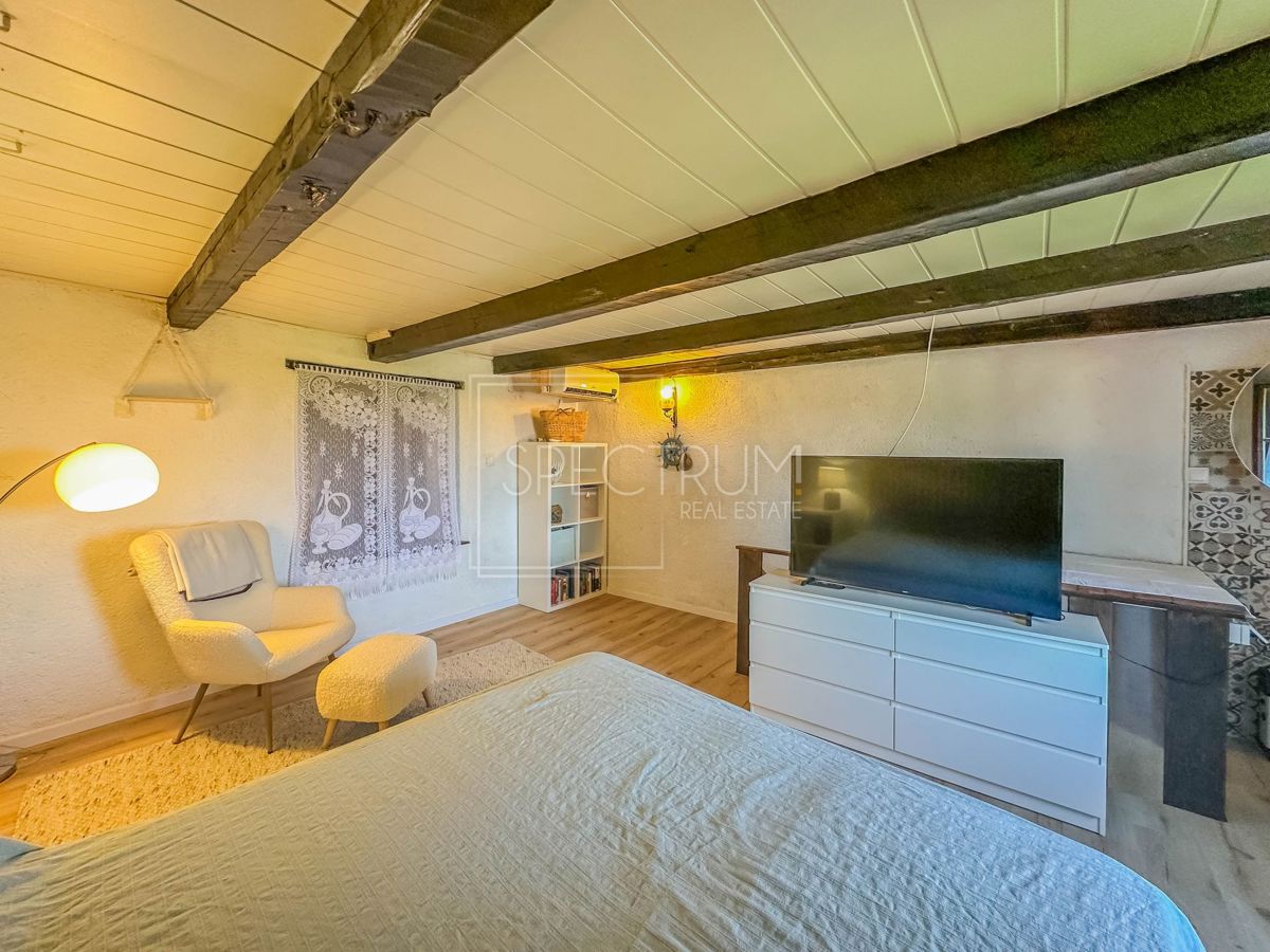 Verteneglio, casa in pietra con garage e vista mare