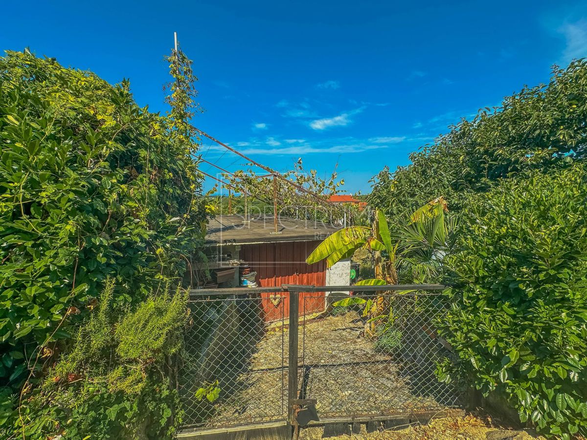 Verteneglio, casa in pietra con garage e vista mare