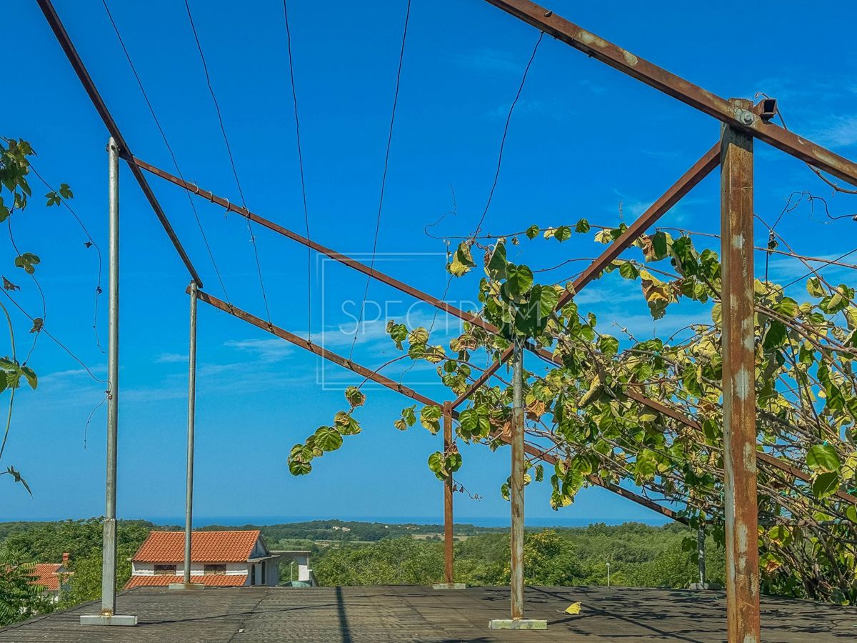 Verteneglio, casa in pietra con garage e vista mare