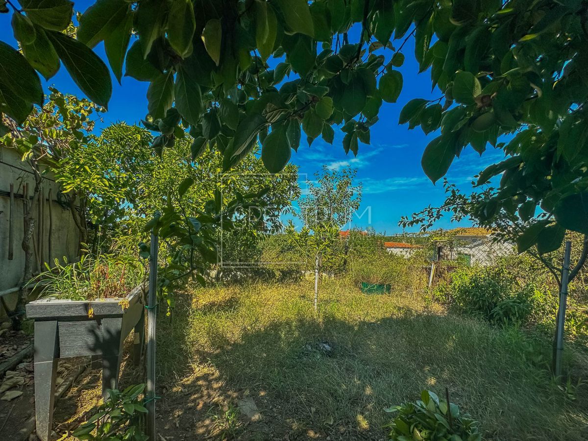 Verteneglio, casa in pietra con garage e vista mare