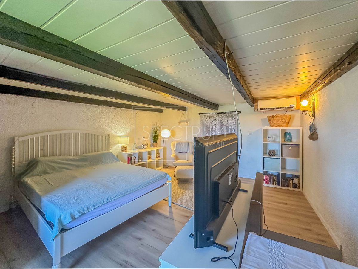 Verteneglio, casa in pietra con garage e vista mare